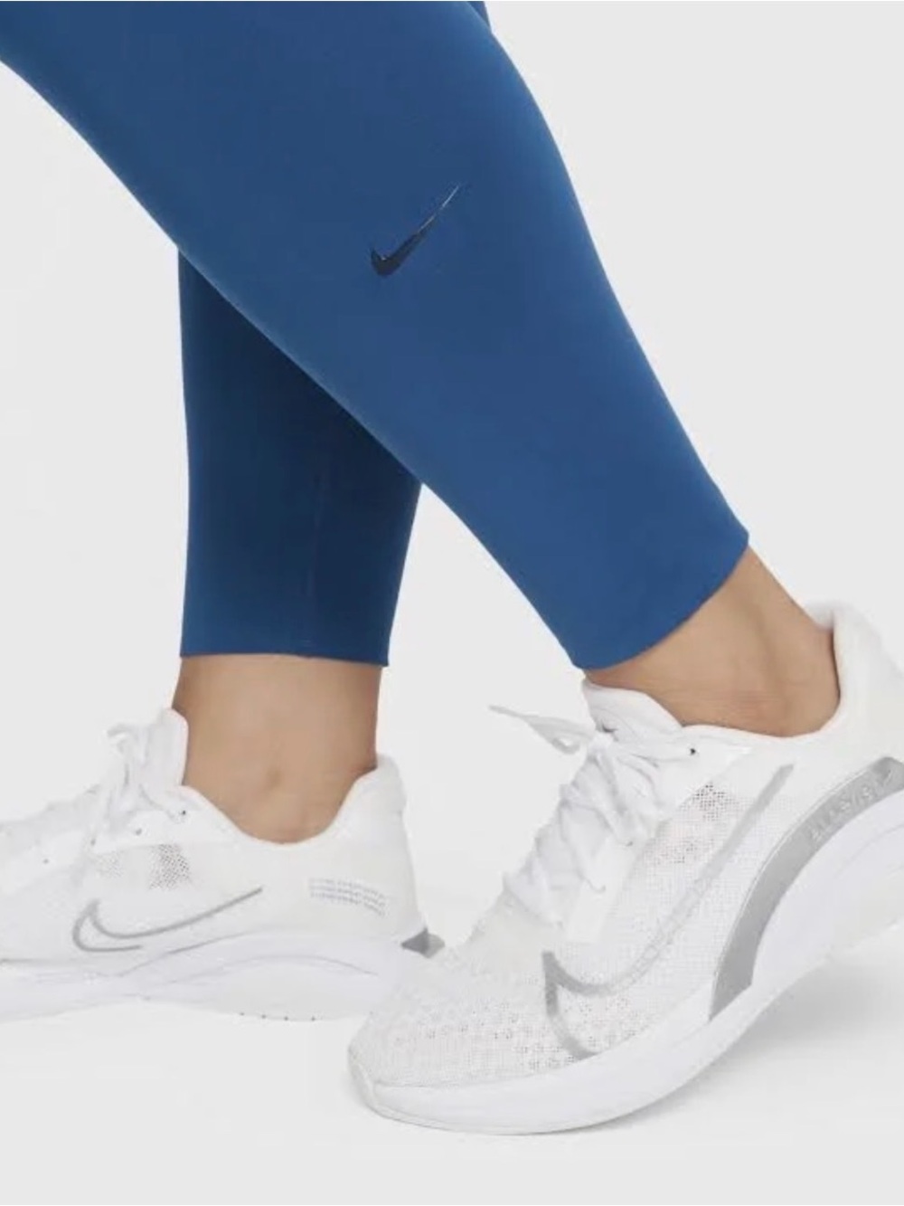 Nike One Luxe Legging - Picture 2 of 10